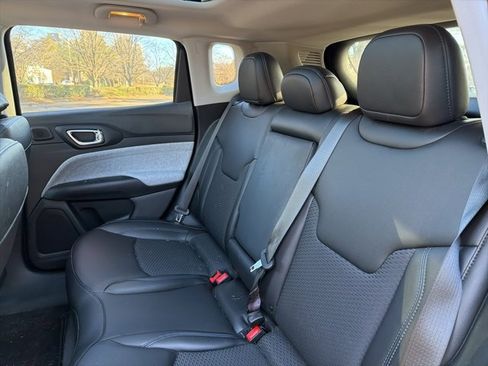 Used 2022 Jeep Compass Latitude w/ Sun and Sound Group image 20