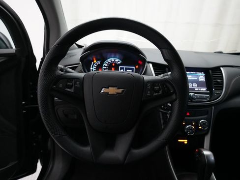 Used 2020 Chevrolet Trax LT FWD image 4