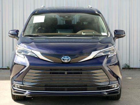 Used 2024 Toyota Sienna Platinum image 50