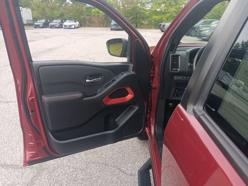 Certified 2024 Nissan Frontier Pro-X RWD image 12