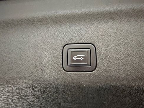 Used 2022 Chevrolet Tahoe Z71 w/ Luxury Package image 7