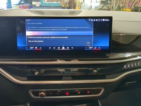 Used 2025 BMW X5 xDrive40i w/ Executive Package image 17