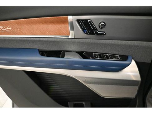 New 2026 Cadillac Vistiq Premium Luxury image 17