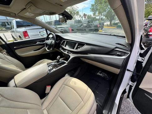 Used 2019 Buick Enclave Premium w/ Experience Buick Package FWD image 18