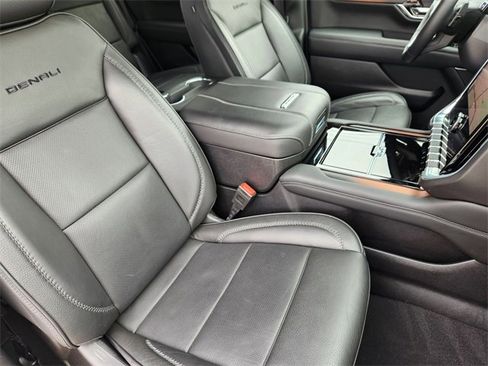 Certified 2025 GMC Yukon Denali image 10