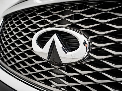 Used 2015 INFINITI QX80 4WD w/ Theater Package image 3