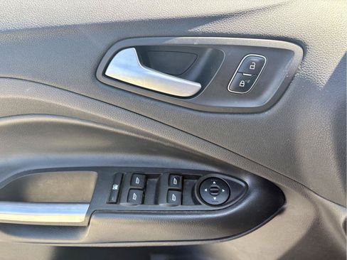 Used 2017 Ford Escape SE w/ SE Sport Appearance Package FWD image 15