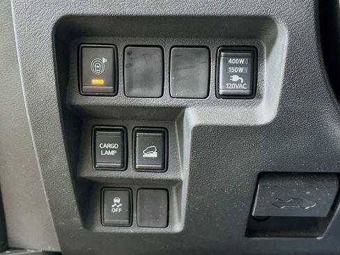 Used 2022 Nissan Frontier SV image 25