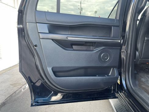 Used 2021 Ford Expedition Max XLT image 17