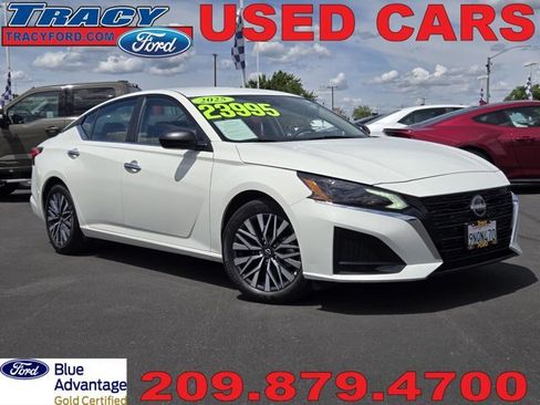 Used 2025 Nissan Altima 2.5 SV FWD image 1