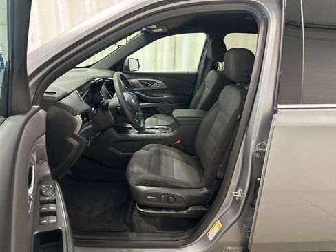 Used 2023 Chevrolet Traverse LT FWD image 7