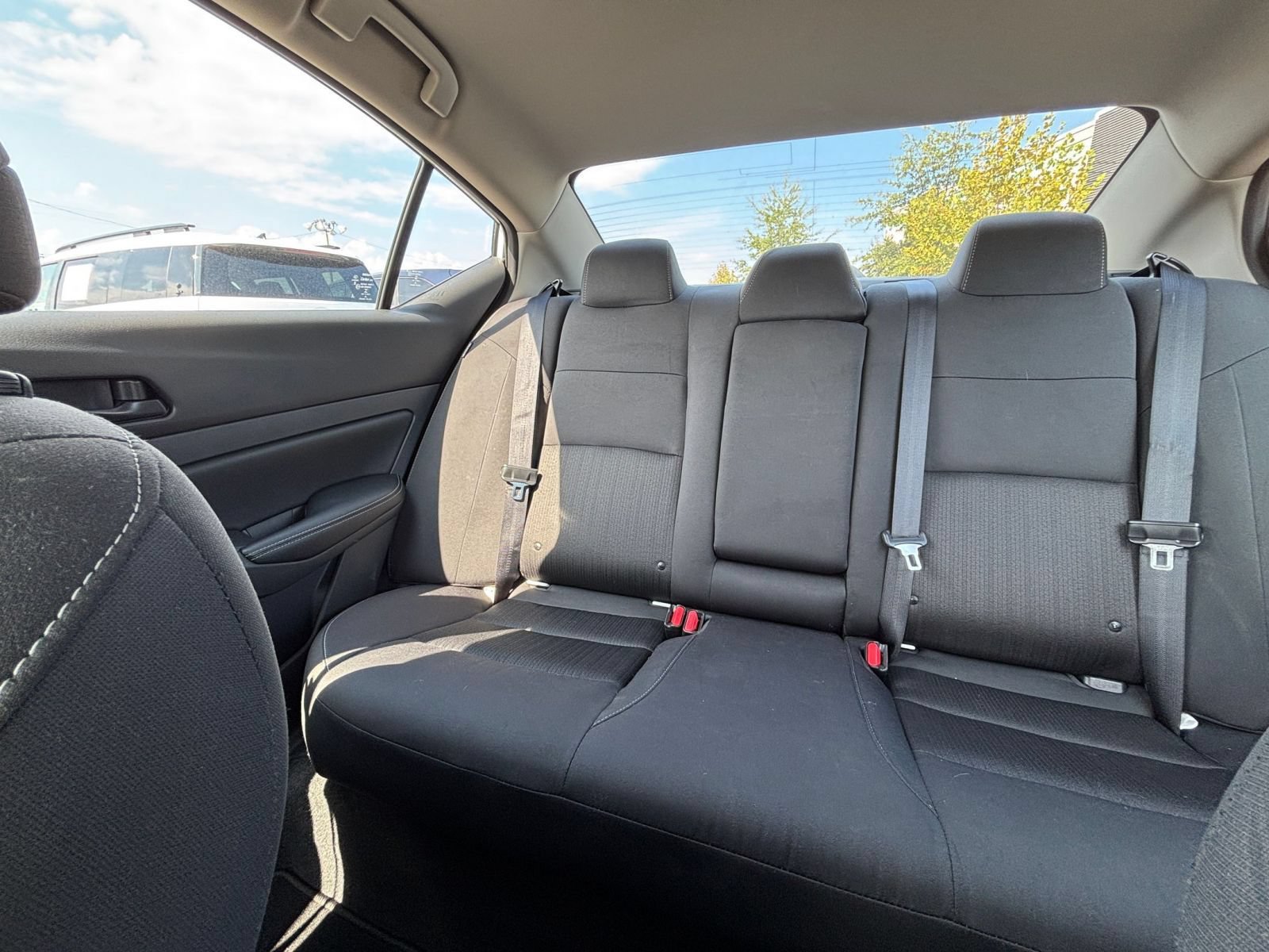 Used 2025 Nissan Altima 2.5 SV FWD image 38
