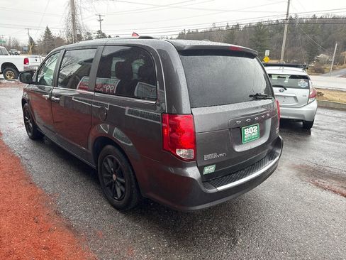 Used 2018 Dodge Grand Caravan SXT image 6