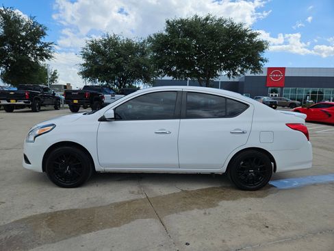 Used 2019 Nissan Versa SV FWD image 6