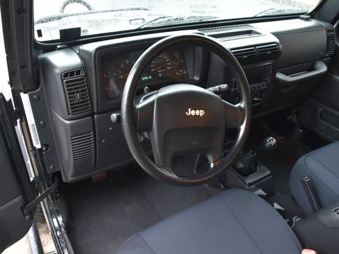 Used 2006 Jeep Wrangler X AWD/4WD image 15