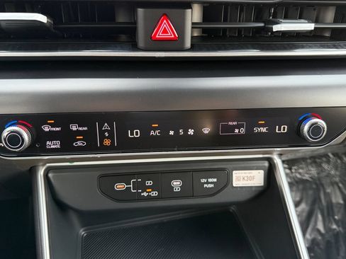 New 2026 Kia Carnival FWD image 17