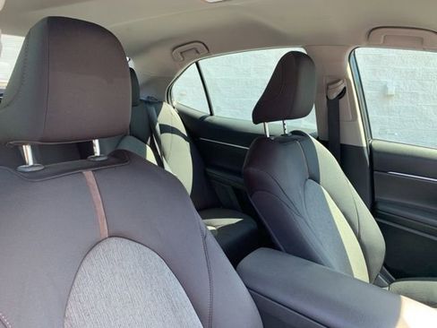 Used 2019 Toyota Camry LE image 39