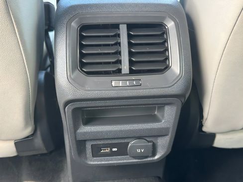 Used 2019 Volkswagen Tiguan SE image 17