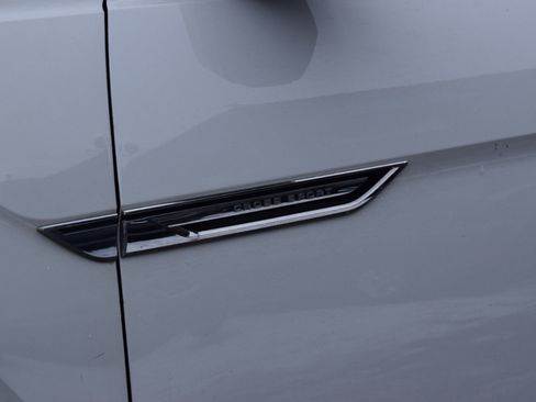 Used 2022 Volkswagen Atlas Cross Sport SE image 12