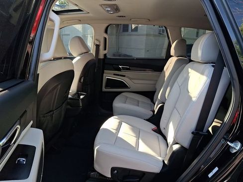 Used 2022 Kia Telluride EX w/ EX Premium Package AWD/4WD image 11