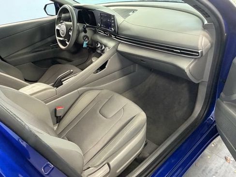 Used 2023 Hyundai Elantra SE FWD image 13
