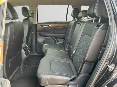 Used 2025 Volkswagen Atlas SE AWD/4WD image 13