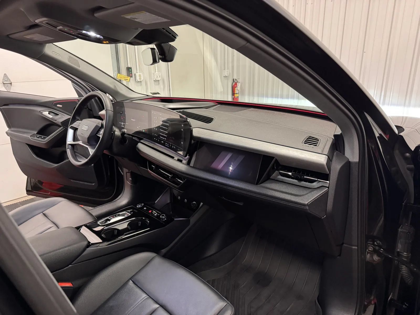 Used 2025 Audi Q6 e-tron Prestige w/ 20" Wheel Package AWD/4WD image 42