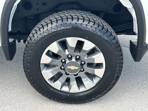 Used 2024 Chevrolet Silverado 2500 Custom w/ Custom Value Package AWD/4WD image 19