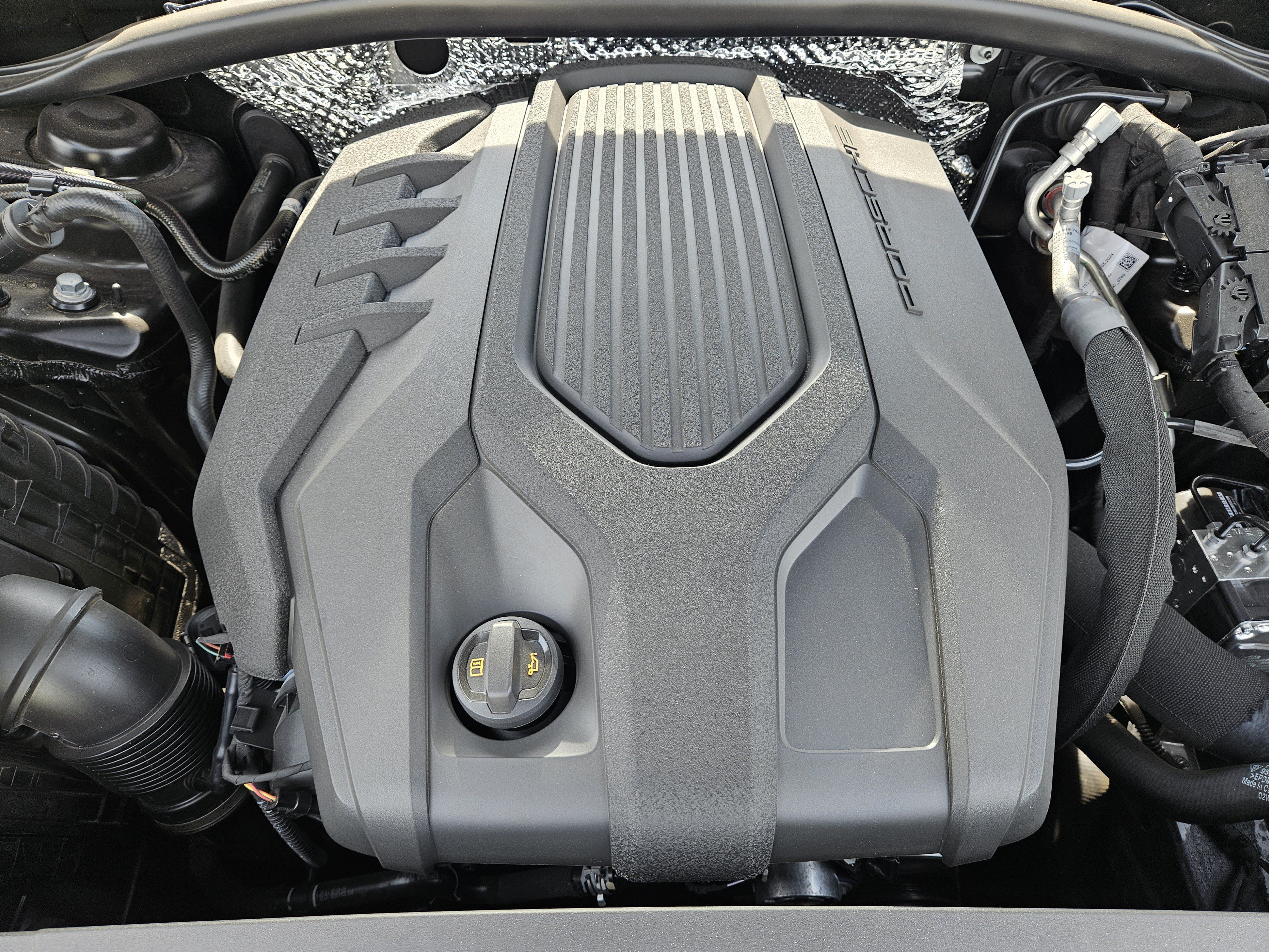 Certified 2026 Porsche Macan AWD/4WD image 30