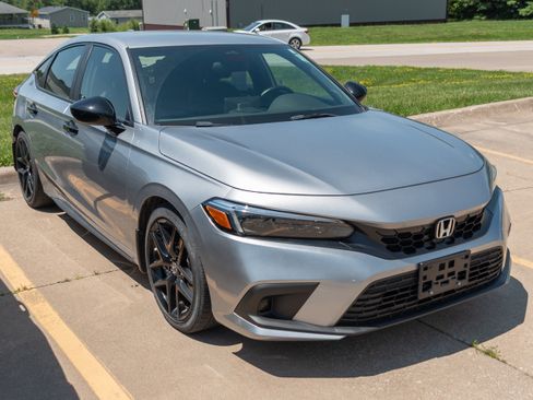 Used 2024 Honda Civic Sport image 1
