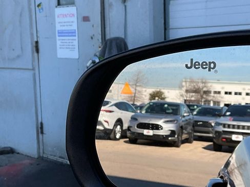 Used 2025 Jeep Compass Trailhawk image 19