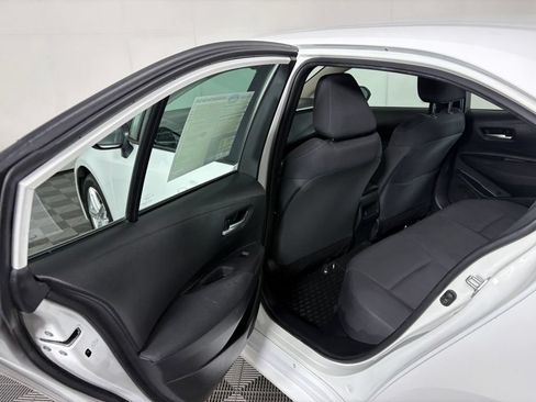 Used 2021 Toyota Corolla LE FWD image 25