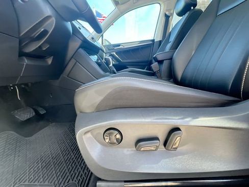 Certified 2022 Volkswagen Tiguan SE w/ Panoramic Sunroof Package image 12