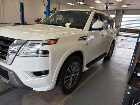 Used 2022 Nissan Armada SL w/ Captain's Chairs Package AWD/4WD image 2