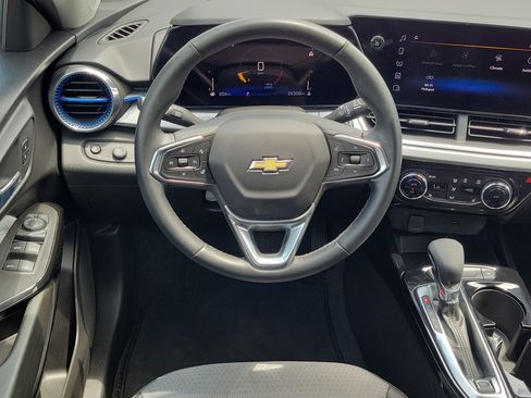 Used 2024 Chevrolet Trax LT w/ Driver Confidence Package FWD image 17