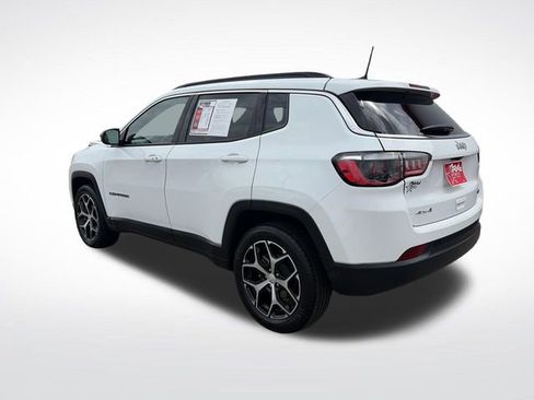 Used 2024 Jeep Compass Latitude AWD/4WD image 4