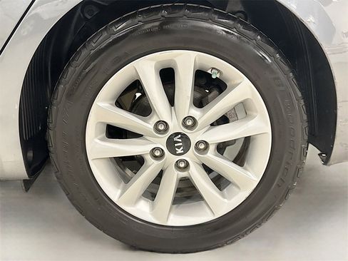 Used 2017 Kia Forte S w/ S Technology Package image 35
