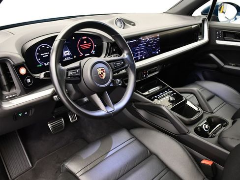 Used 2024 Porsche Cayenne S image 4
