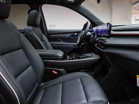 Used 2025 Buick Enclave Sport Touring w/ Power Package image 17