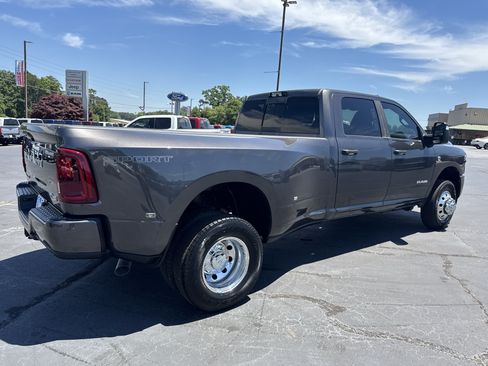New 2026 RAM 3500 Big Horn AWD/4WD image 5