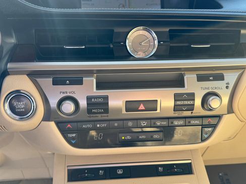 Used 2013 Lexus ES 350 image 25