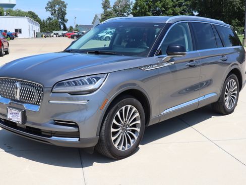 Used 2023 Lincoln Aviator Reserve image 2