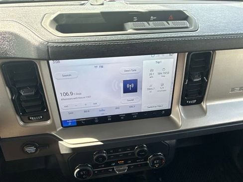 Used 2025 Ford Bronco Outer Banks AWD/4WD image 17