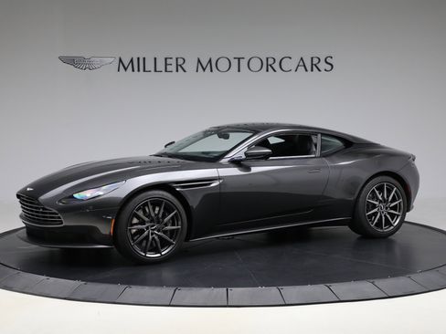 Used 2019 Aston Martin DB11 Coupe image 2