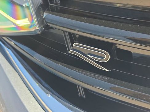 Used 2024 Volkswagen Tiguan SE R-Line image 3