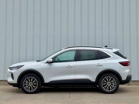 Used 2025 Ford Escape SE FWD image 3