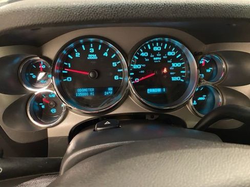 Used 2011 Chevrolet Silverado 2500 LT w/ Interior Plus Package image 10