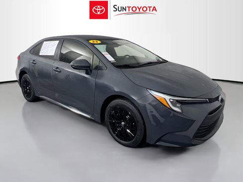 Used 2023 Toyota Corolla LE image 1