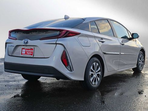 Used 2022 Toyota Prius Prime LE image 3