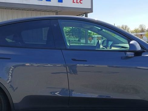 Used 2022 Tesla Model Y Performance AWD/4WD image 11